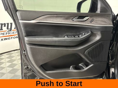 Used 2023 Jeep Grand Cherokee L Limited w/ Trailer Tow Group (B) AWD/4WD image 9