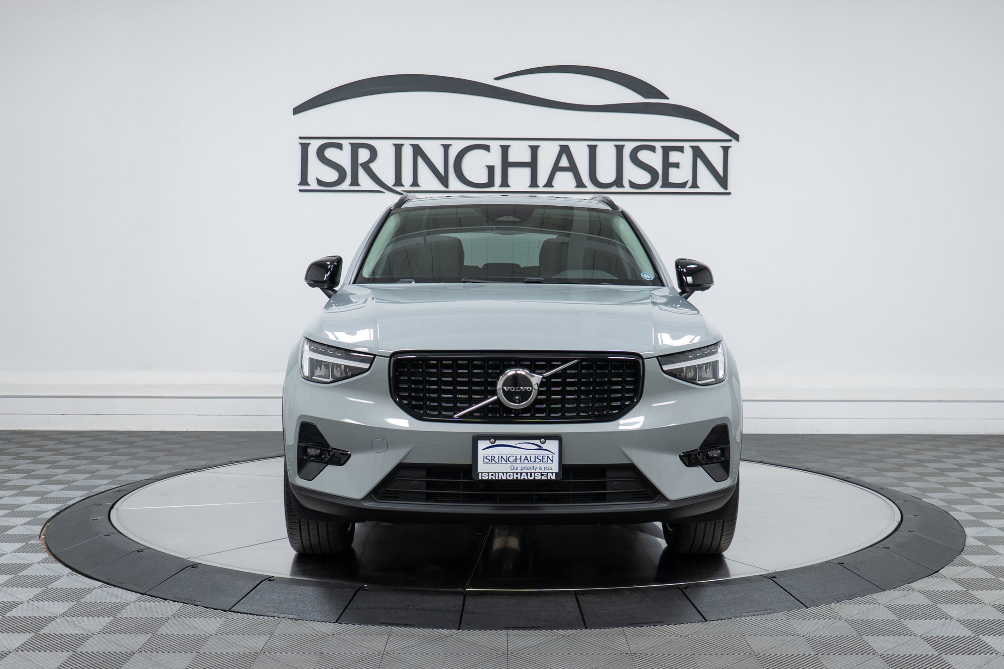 Certified 2025 Volvo XC40 B5 Plus AWD/4WD image 2