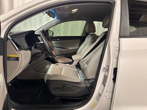 Used 2017 Hyundai Tucson Sport w/ Cargo Package FWD image 3