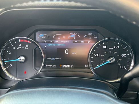 Used 2019 Ford F250 Lariat w/ Chrome Package image 17