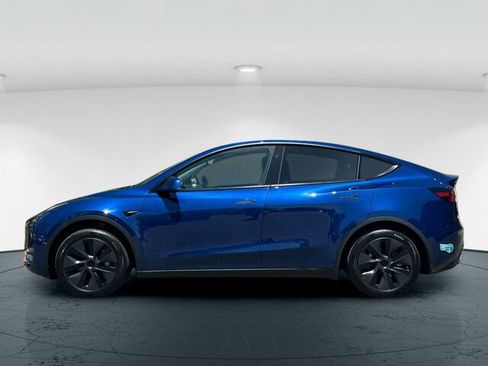 Used 2025 Tesla Model Y Long Range RWD image 3