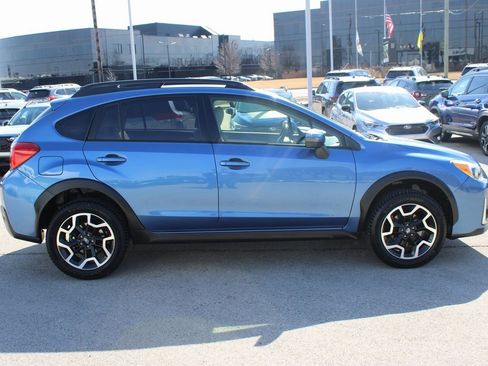 Used 2017 Subaru Crosstrek 2.0i Limited image 4