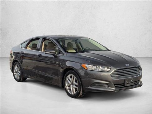 Used 2016 Ford Fusion SE image 3