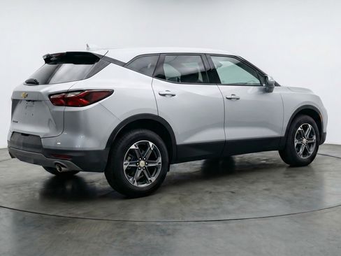 Used 2025 Chevrolet Blazer LT FWD image 9