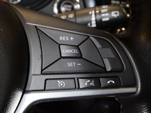 Used 2017 Nissan Rogue SV AWD/4WD image 19