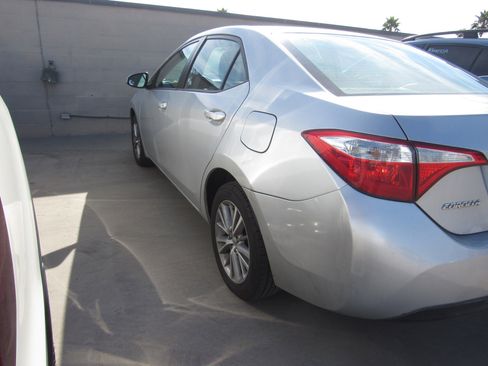 Used 2015 Toyota Corolla LE image 4