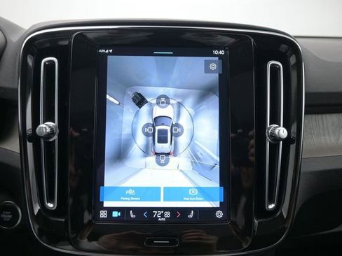 Used 2024 Volvo XC40 B5 Plus image 21