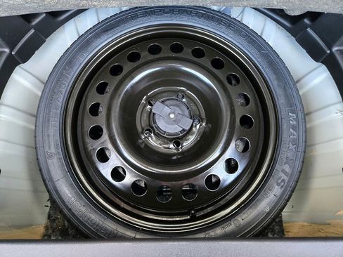 Used 2018 Chevrolet Equinox LT image 25