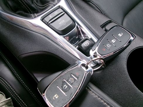 Used 2017 Chevrolet Camaro SS image 20