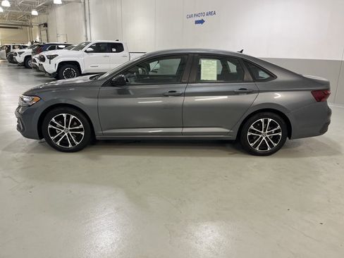 Certified 2024 Volkswagen Jetta Sport FWD image 5