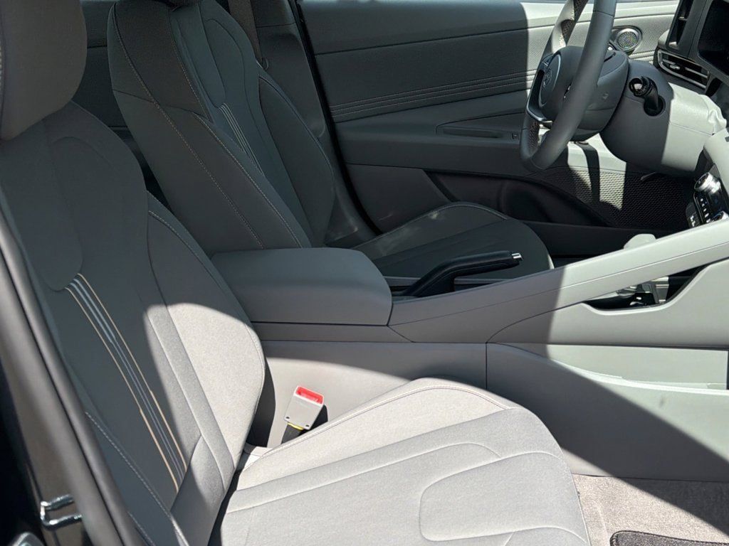 Used 2026 Hyundai Elantra Sport FWD image 25
