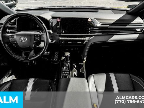 Used 2025 Toyota Camry SE image 28