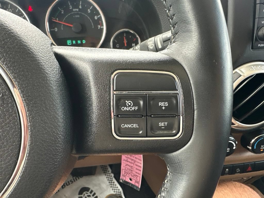 Used 2017 Jeep Wrangler Rubicon w/ Connectivity Group AWD/4WD image 19