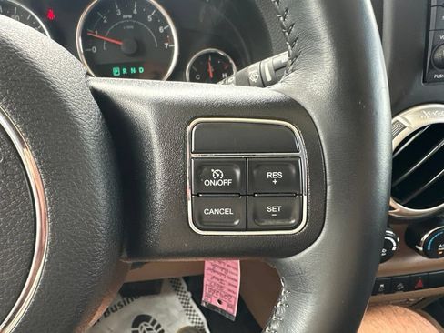 Used 2017 Jeep Wrangler Rubicon w/ Connectivity Group AWD/4WD image 19