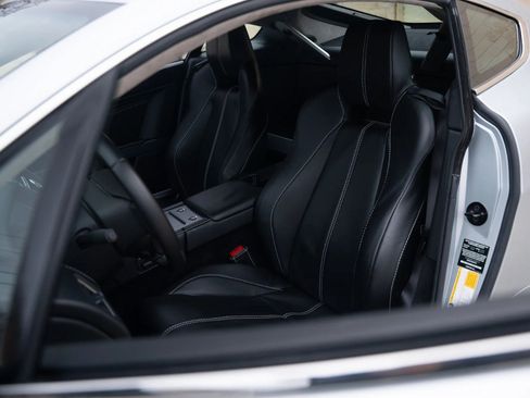 Used 2007 Aston Martin V8 Vantage Coupe RWD image 3