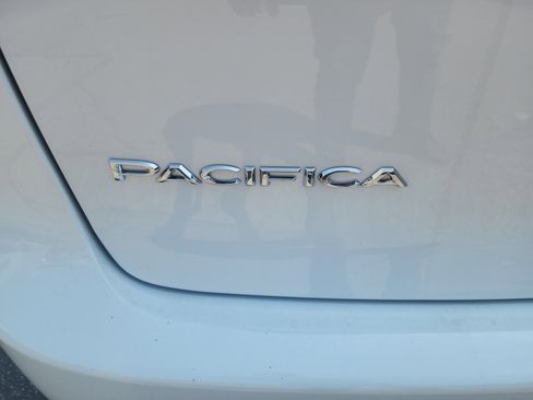 New 2026 Chrysler Pacifica Select image 24
