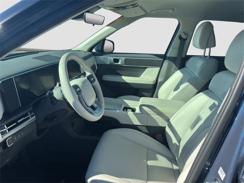 Used 2025 Hyundai Santa Fe SEL image 8