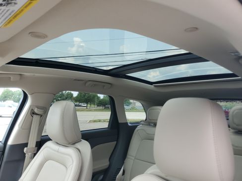 Used 2024 Lincoln Corsair Grand Touring AWD/4WD image 11