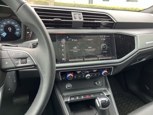 Used 2025 Audi Q3 2.0T Premium image 18