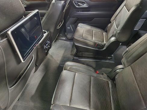 Used 2023 Chevrolet Suburban High Country image 52