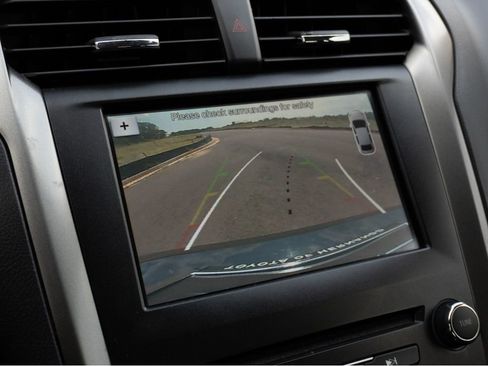 Used 2017 Ford Fusion SE w/ Equipment Group 201A FWD image 25