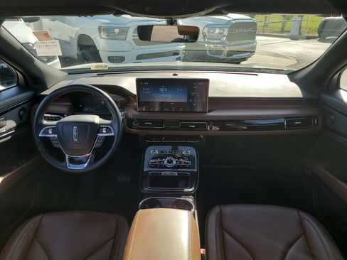 Used 2022 Lincoln Nautilus Reserve w/ Luxury Package image 13