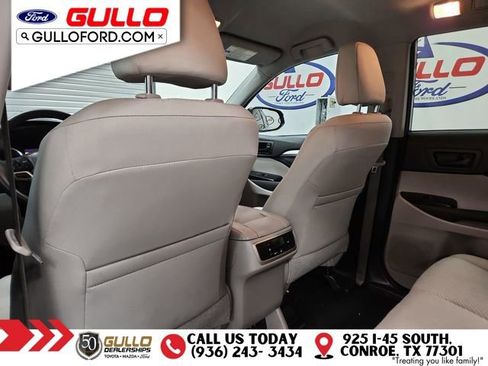 Used 2018 Toyota Highlander LE image 16