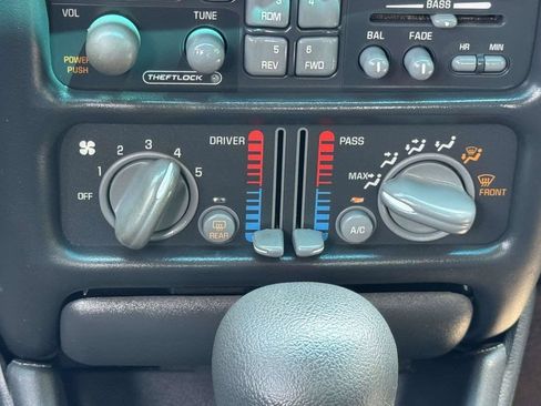 Used 2003 Pontiac Grand Prix SE w/ Equipment Group FWD image 5