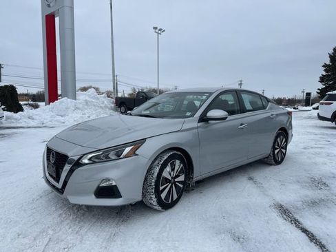 Used 2022 Nissan Altima 2.5 SV image 2