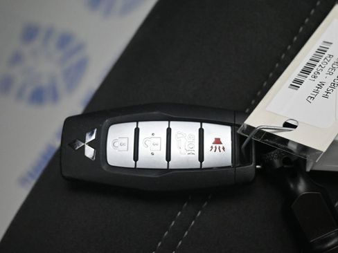 Used 2024 Mitsubishi Outlander SE image 30