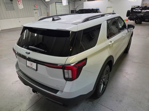 Used 2026 Ford Explorer ST-Line w/ ST-Line Street Pack AWD/4WD image 7