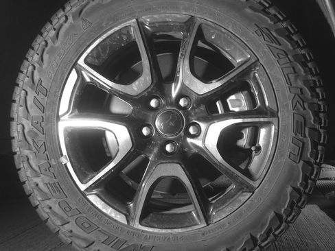 Used 2025 Jeep Compass Trailhawk AWD/4WD image 13
