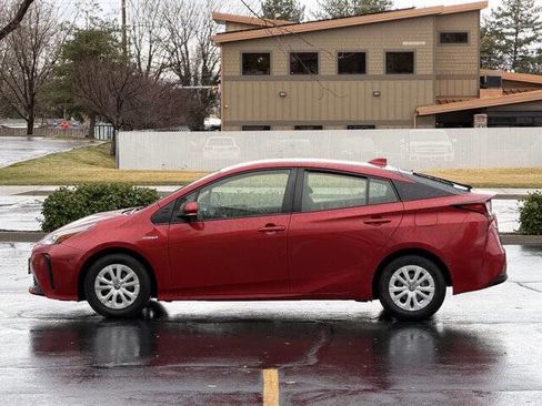 Used 2022 Toyota Prius LE image 7