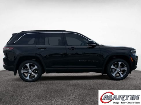 New 2025 Jeep Grand Cherokee Limited w/ MOPAR Finishing Package AWD/4WD image 6