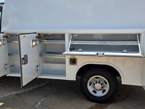 New 2025 Chevrolet Express 3500 w/ Power Convenience Package image 8