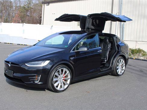 Used 2016 Tesla Model X P90D image 4