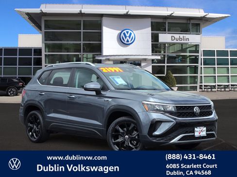 Used 2023 Volkswagen Taos SE w/ Panoramic Sunroof Package FWD image 1