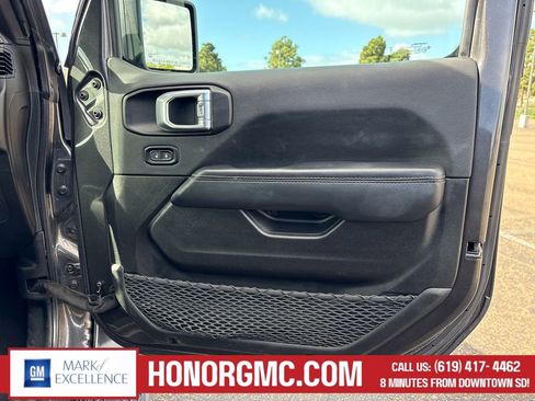 Used 2023 Jeep Gladiator Overland image 19