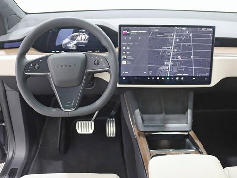 Used 2022 Tesla Model X image 12