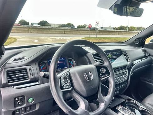Certified 2022 Honda Pilot Black Edition image 15