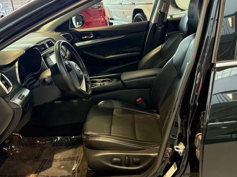 Used 2023 Nissan Maxima SV w/ Floor Mat Group image 3