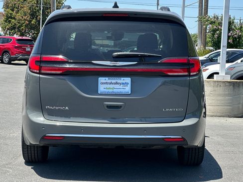 Certified 2023 Chrysler Pacifica Limited image 5