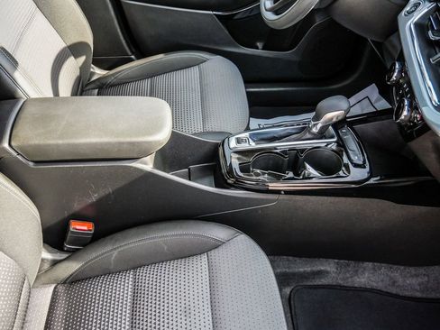 Used 2025 Chevrolet Trax LT FWD image 15