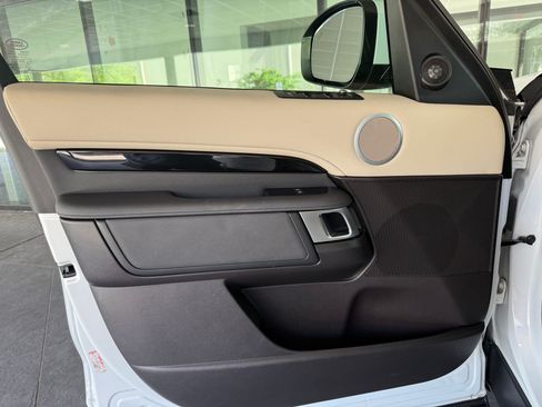 Used 2018 Land Rover Discovery SE AWD/4WD image 29