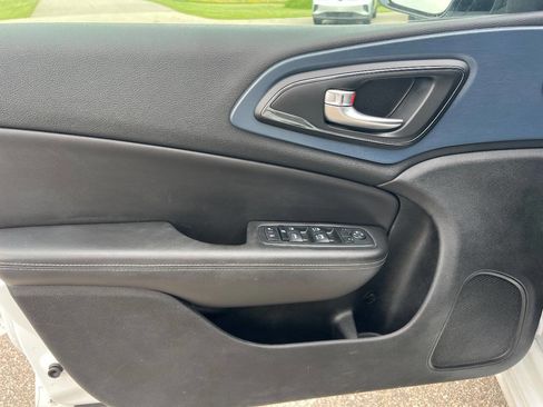 Used 2015 Chrysler 200 S w/ Comfort Group image 22