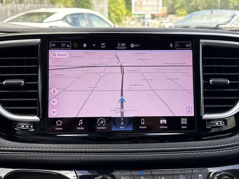 Used 2022 Chrysler Pacifica Limited image 26