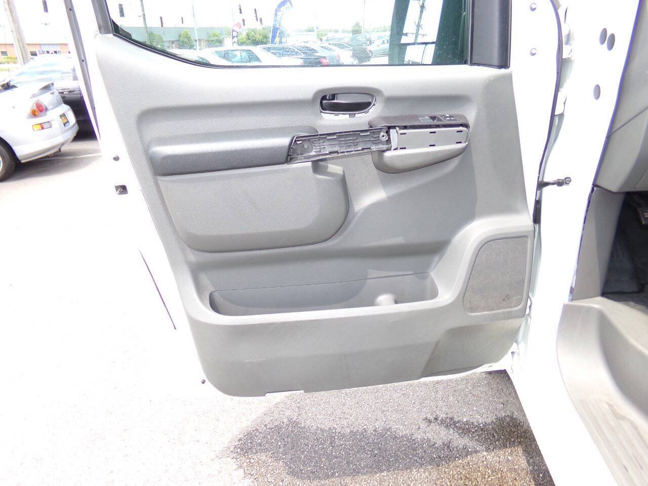 Used 2016 Nissan NV 2500 SL w/ Technology Package RWD image 9