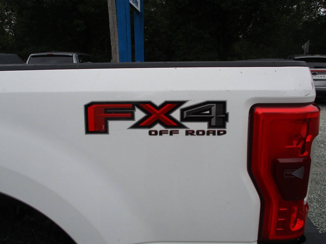 Used 2017 Ford F250 XL w/ Power Equipment Group AWD/4WD image 4