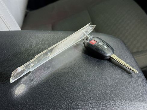 Used 2021 Toyota Tacoma SR5 image 32