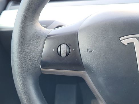 Used 2021 Tesla Model Y Long Range image 22